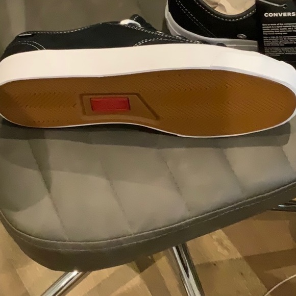 NWT BRAND NEW IN BOX CONVERSE SHOES ASSORTED SIZES - Picture 3 of 5